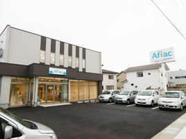 店内・スタッフの紹介01