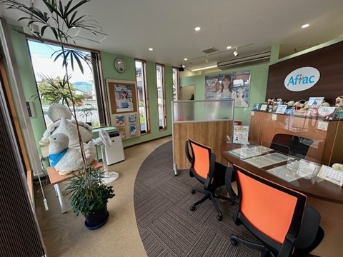 店内・スタッフの紹介02