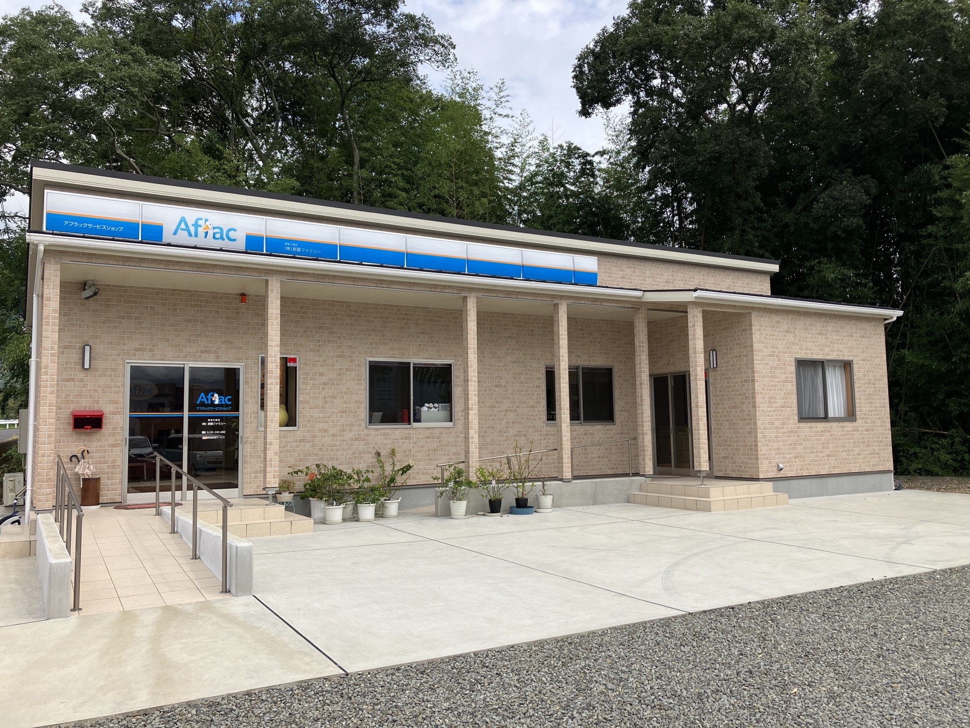 店内・スタッフの紹介01