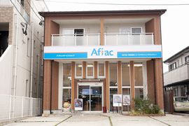 店内・スタッフの紹介01